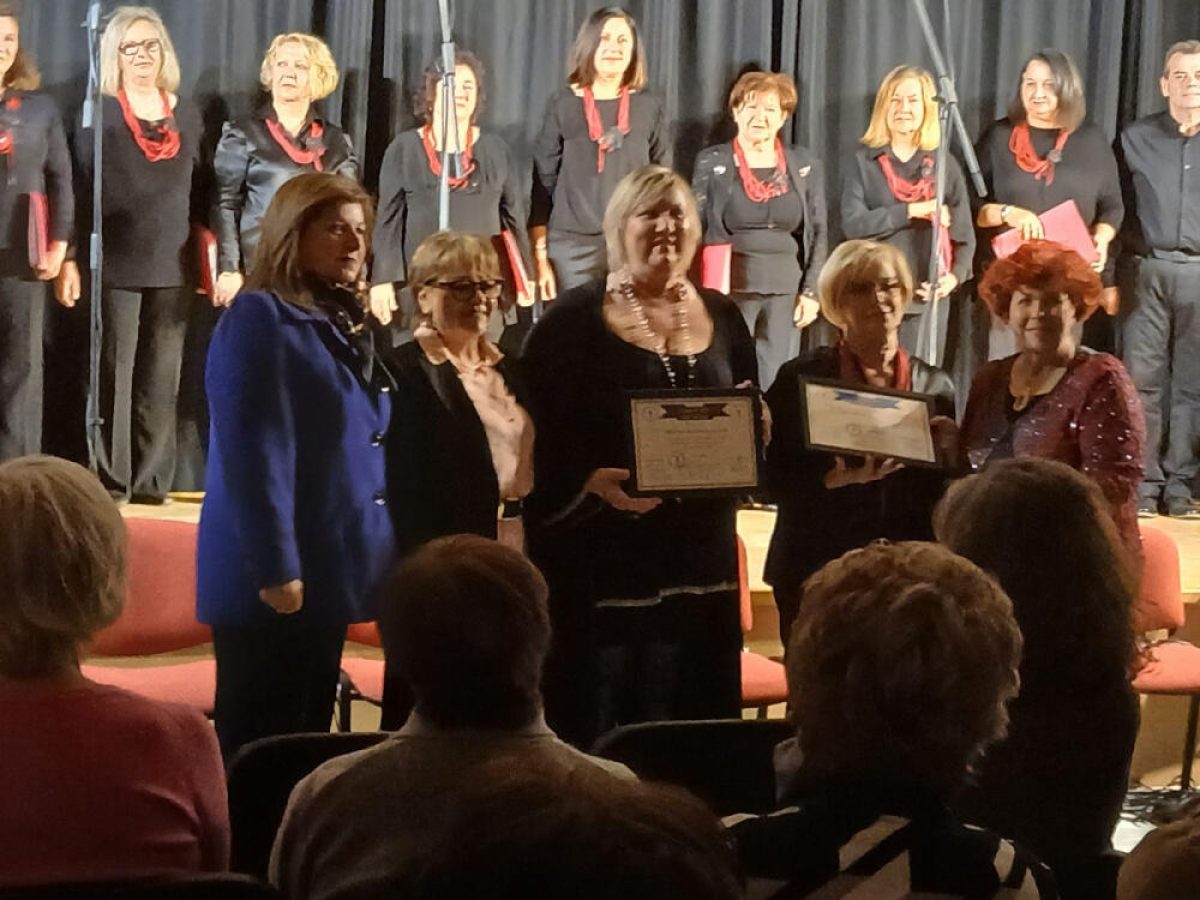 Εντυπωσίασε στην Τήνο η Χορωδία του Συλλόγου «Τα Μετέωρα»