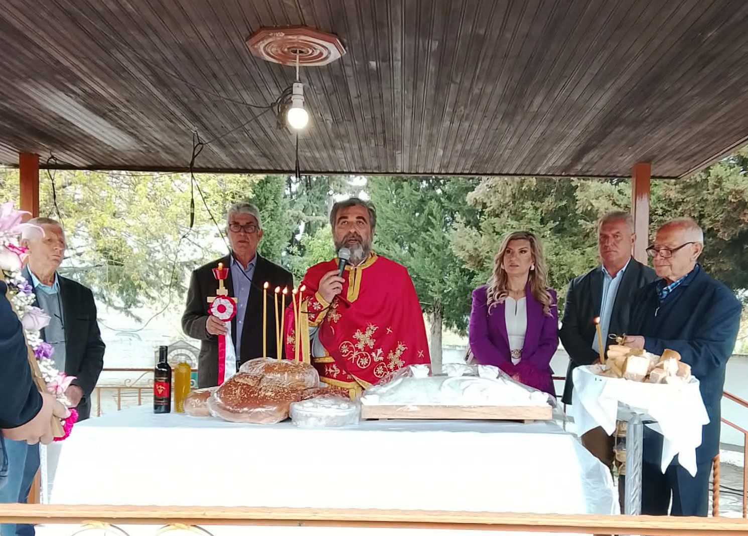 eortastike-i-zoodochos-pigi-stous