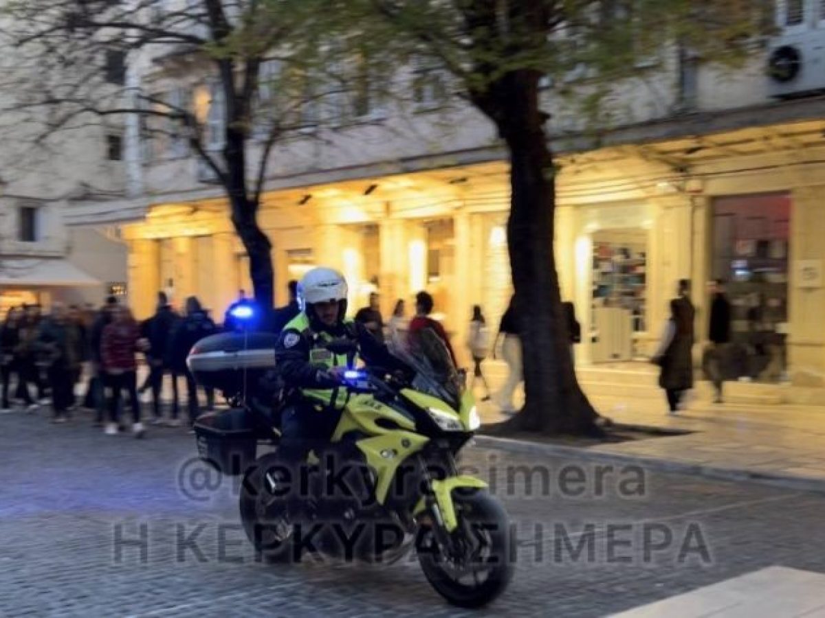 Επέμβαση ΕΚΑΒ στην Π.Πόλη εν μέσω Επιταφίων – Πρώτες βοήθειες δόθηκαν σε γυναίκα-vid