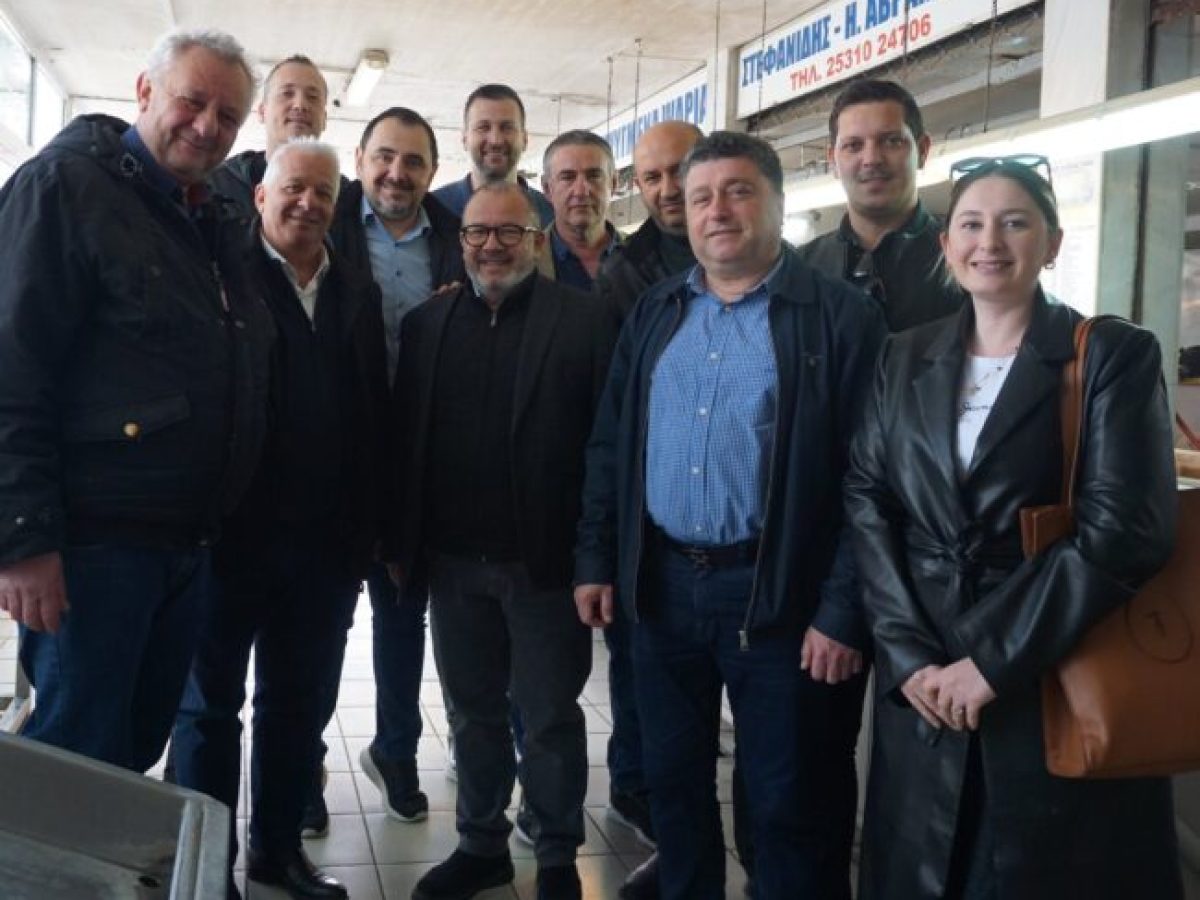 Επίσκεψη Δημάρχου και Δημοτικών Συμβούλων στη Δημοτική Αγορά Κομοτηνής ενόψει του Πάσχα (φωτος)