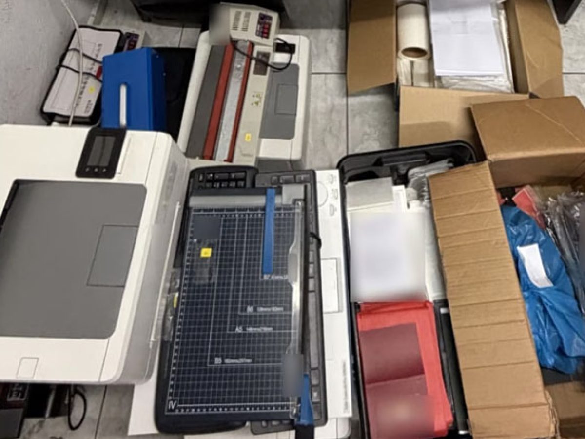 Εργαστήριο πλαστογραφίας στην Καλλιθέα: Εξαρθρώθηκε κύκλωμα που διακινούσε μετανάστες με 10.000€ το κεφάλι