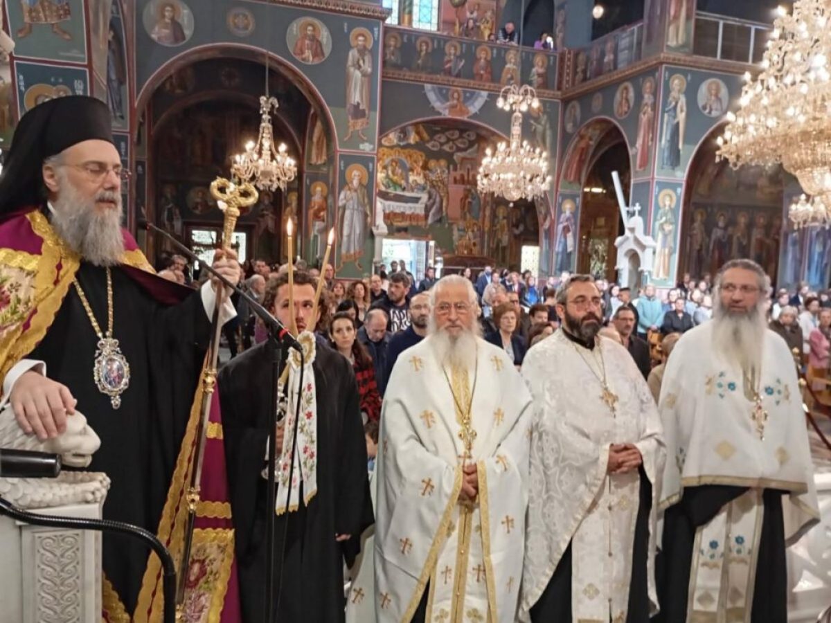 Εσπερινός της Αποκαθηλώσεως στα Τρίκαλα – Σε κλίμα κατάνυξης στον Μητροπολιτικό Ναό Αγίου Νικολάου