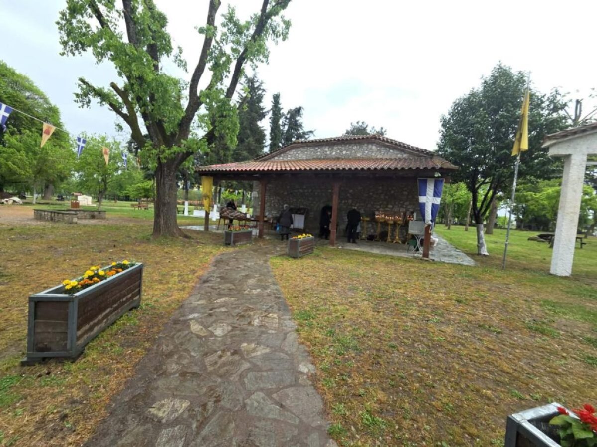 Ευλαβική προσέλευση πιστών στο εκκλησάκι του Αη Γιώργη για τη γιορτή του Αγίου Γεωργίου