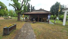 evlaviki-proselefsi-piston-sto-ekklisaki