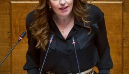 evvia-&ndash;-karampatsoli-na-apallagoun
