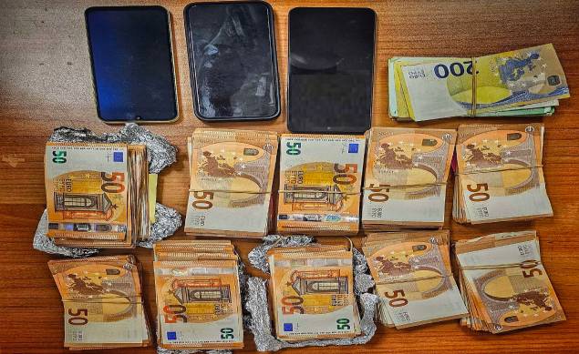 exapatisan-ilikiomeni-ke-apespasan-54.500E-1