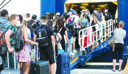 exodos-pascha-Αnachoroun-i-ekdromis