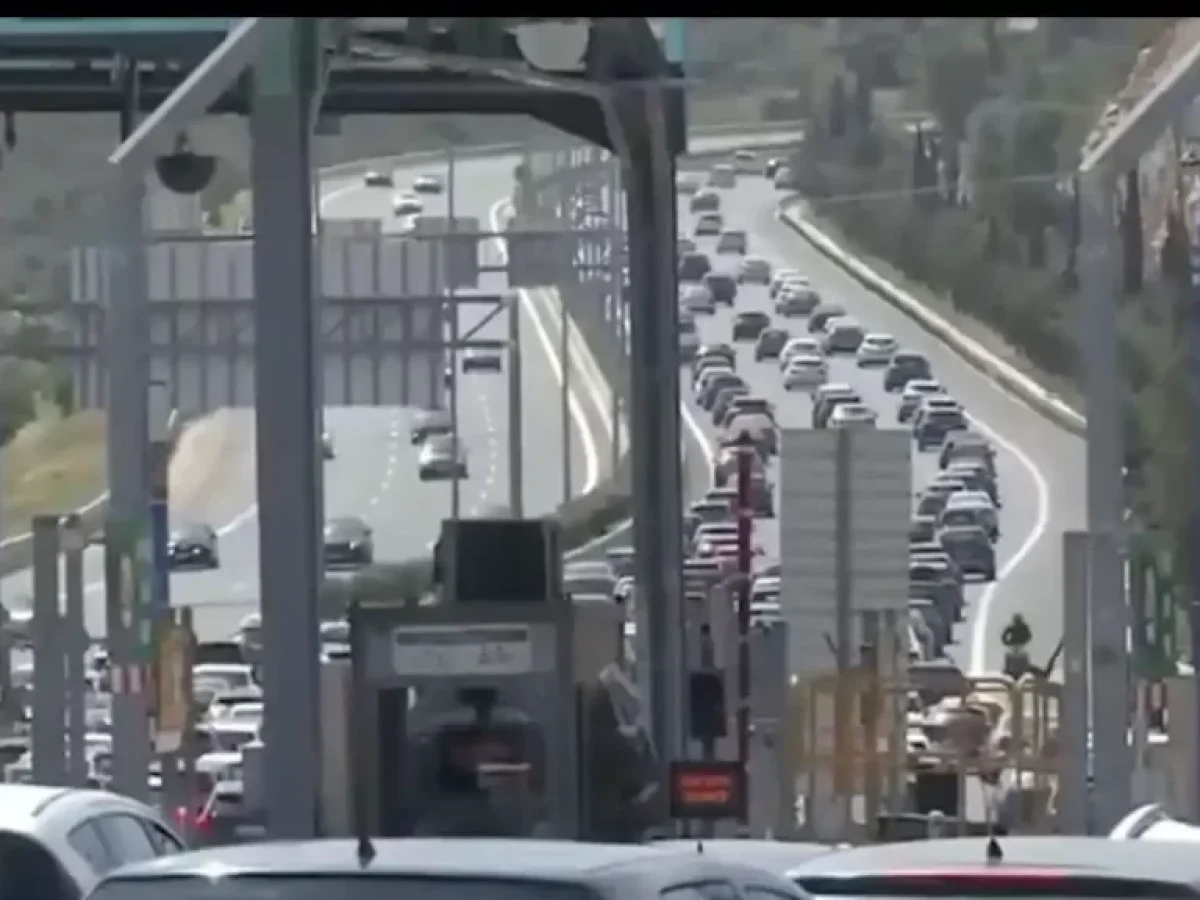 Έξοδος Πάσχα: «Ανάσα» στην Αθηνών-Κορίνθου μετά το πρωινό χάος – Πάνω από 50.000 οχήματα εγκατέλειψαν την Αθήνα σε 6 ώρες