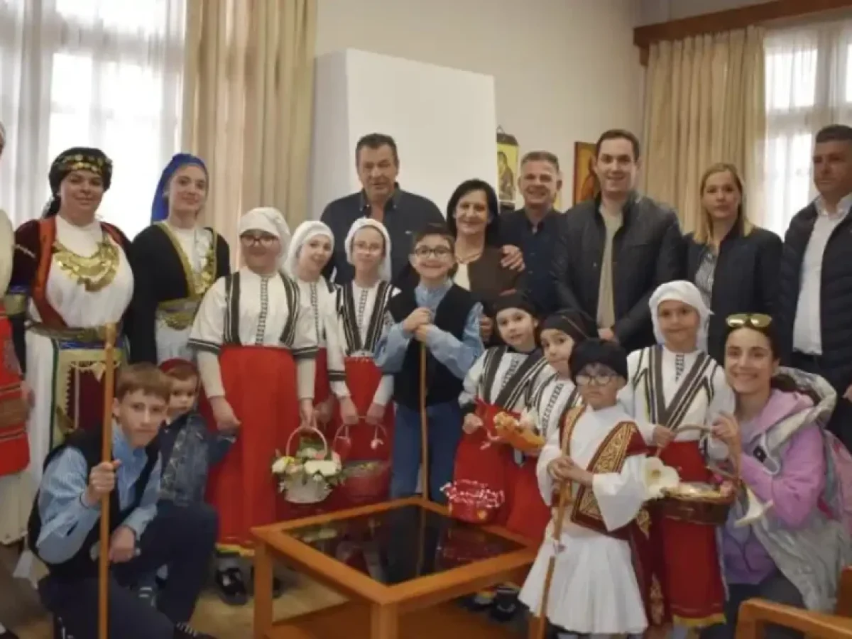 Φυλή: Τα «Λαζαράκια» του Συλλόγου Θεσσαλών είπαν τα Κάλαντα του Λαζάρου στο Δημαρχείο