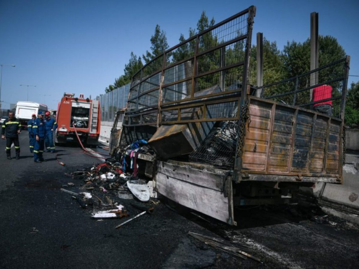 Φλεγόμενο φορτηγό στην εθνική οδό – Πανικός στον οδηγό