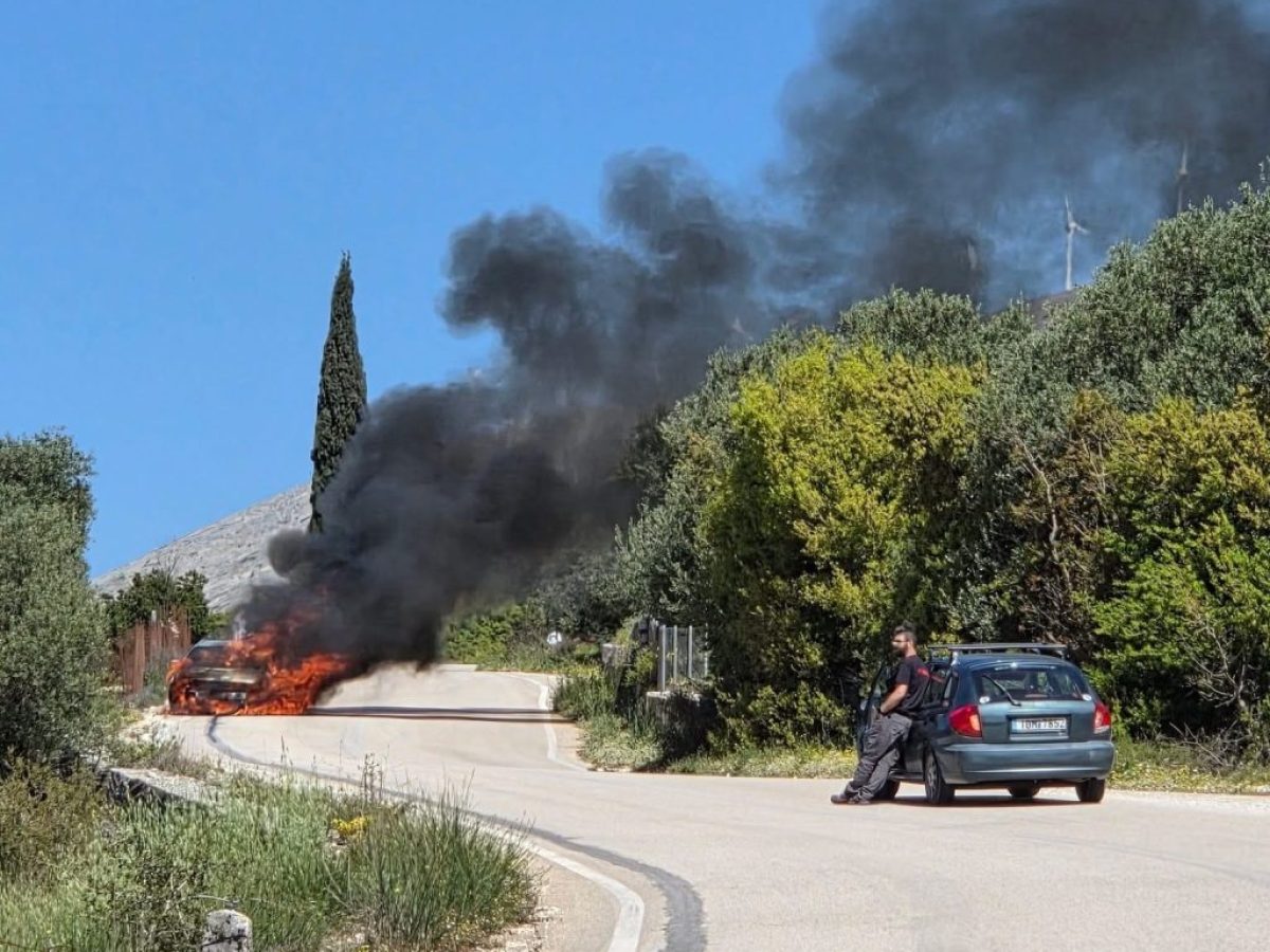 Φωτιά σε εν κινήσει αυτοκίνητο στον δρόμο Αργοστολίου – Σάμης