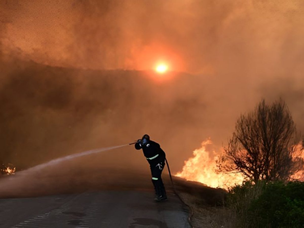 Φωτιά σε ξερά χόρτα – «Συναγερμός» στην Πυροσβεστική