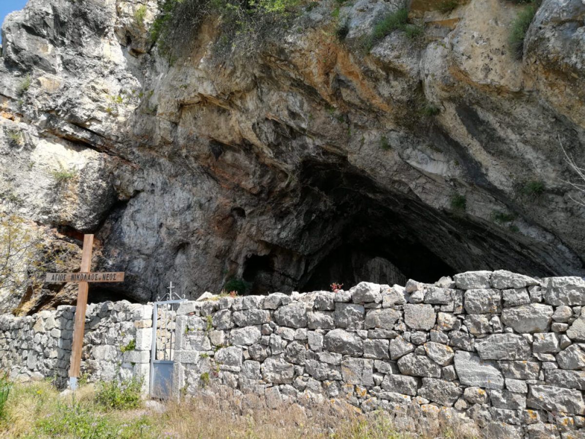 Γ. Πούλου: “Να αναδειχθεί και να αξιοποιηθεί το Σπήλαιο Σαρακηνού Βοιωτίας”