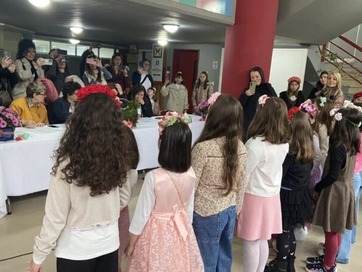 Γέμισαν Λαζαρίνες τα Τρίκαλα