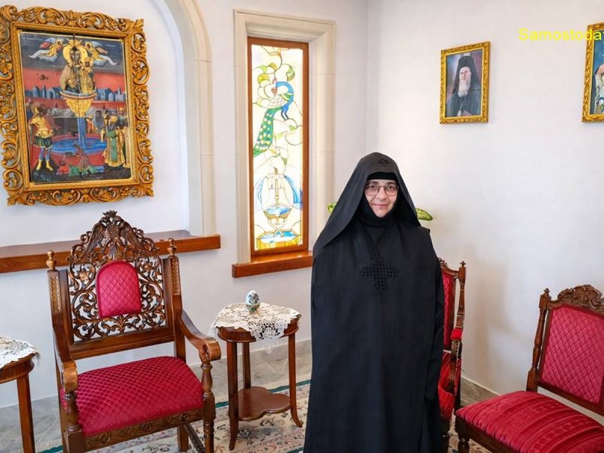 Γερόντισσα Ευνίκη: Στο δρόμο της ησυχίας, της προσευχής και της διακονίας. Μια ζωντανή μαρτυρία μοναχικής ζωής στη Σάμο στην Ι.Μ. Ζωοδόχου Πηγής