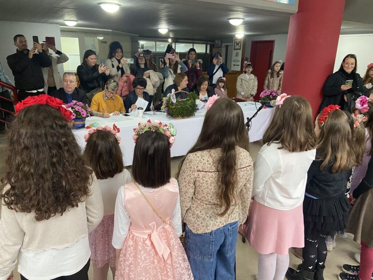 Για άλλη μια χρονιά το έθιμο των Λαζαρίνων αναβίωσε στα Τρίκαλα με τη διοργάνωση του Δήμου Τρικκαίων