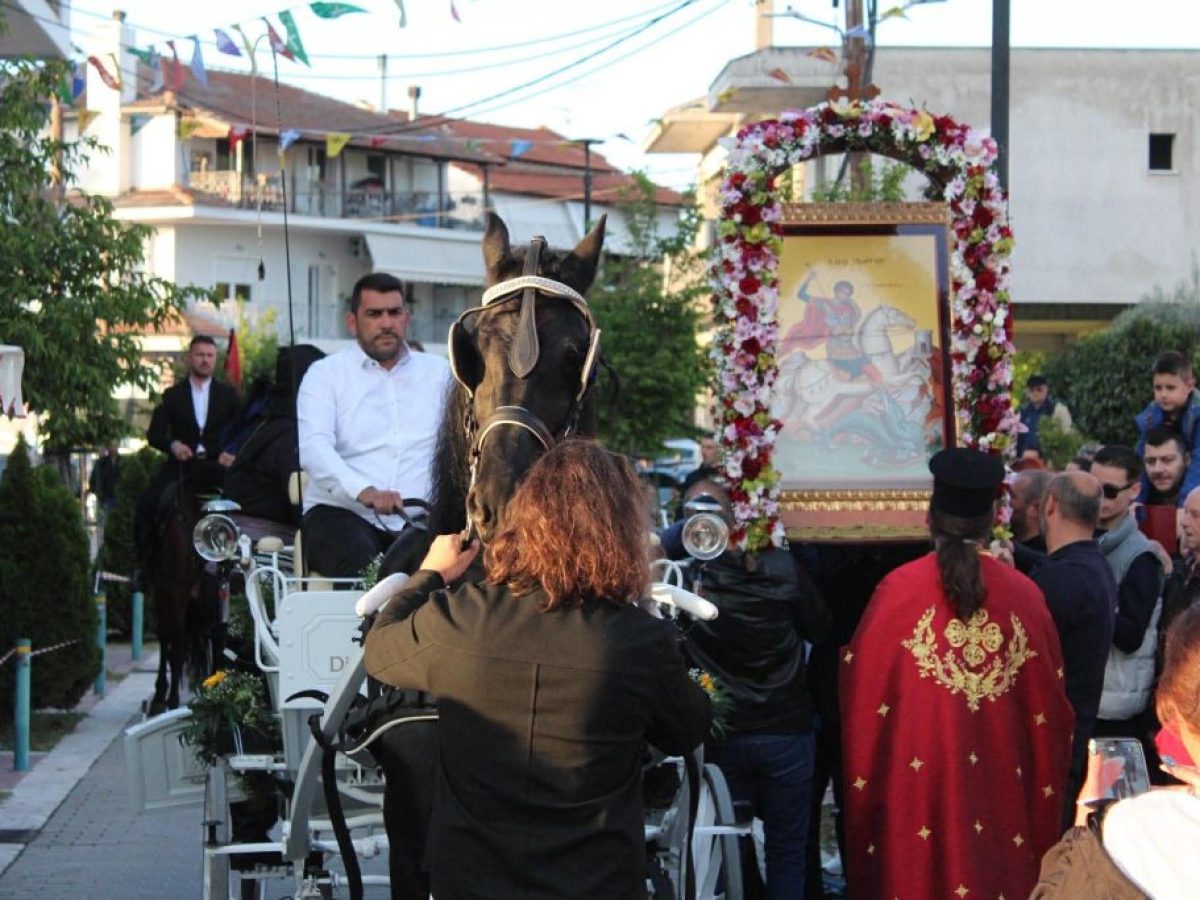 Γιάννουλη: Περιφορά της εικόνας του Αγίου Γεωργίου σε άμαξα (ΒΙΝΤΕΟ-ΦΩΤΟ)