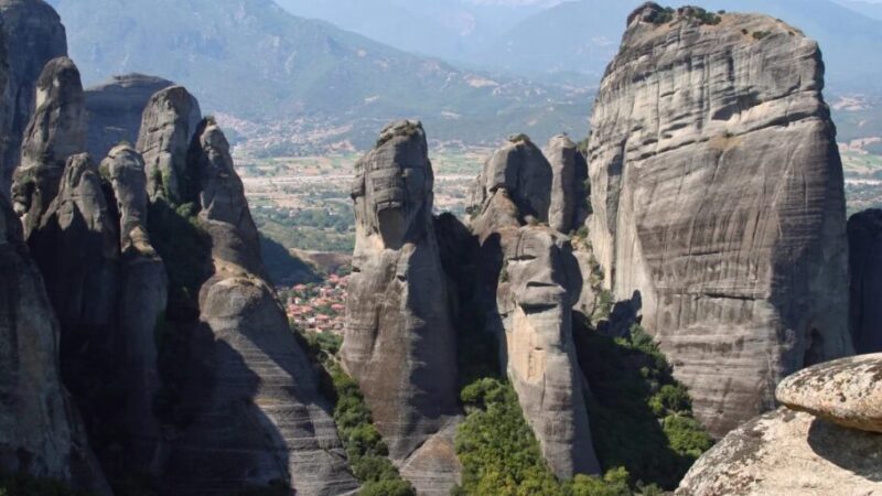 gineka-epese-apo-ta-meteora