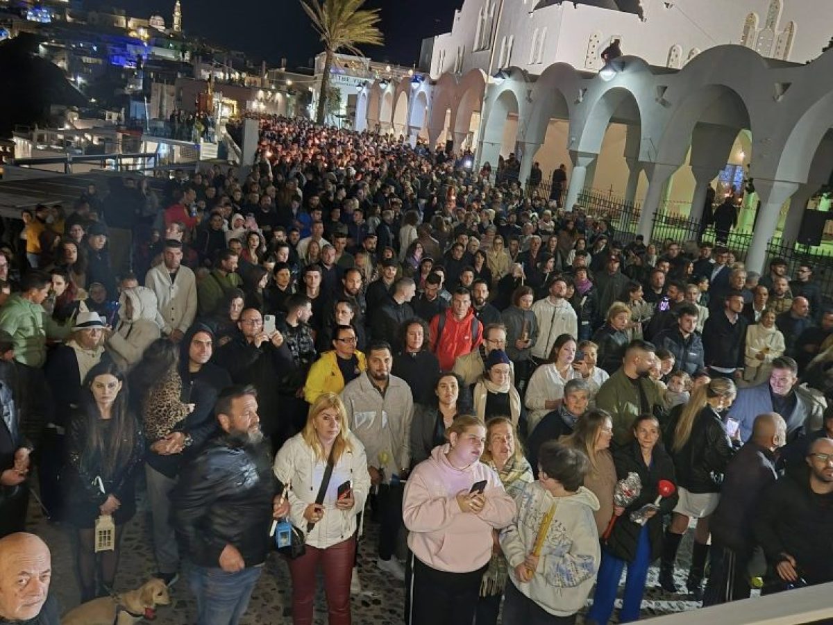 &Eta; &Alpha;&nu;ά&sigma;&tau;&alpha;&sigma;&eta; &sigma;&tau;&alpha; &Phi;&eta;&rho;ά &Sigma;&alpha;&nu;&tau;&omicron;&rho;ί&nu;&eta;&sigmaf;
