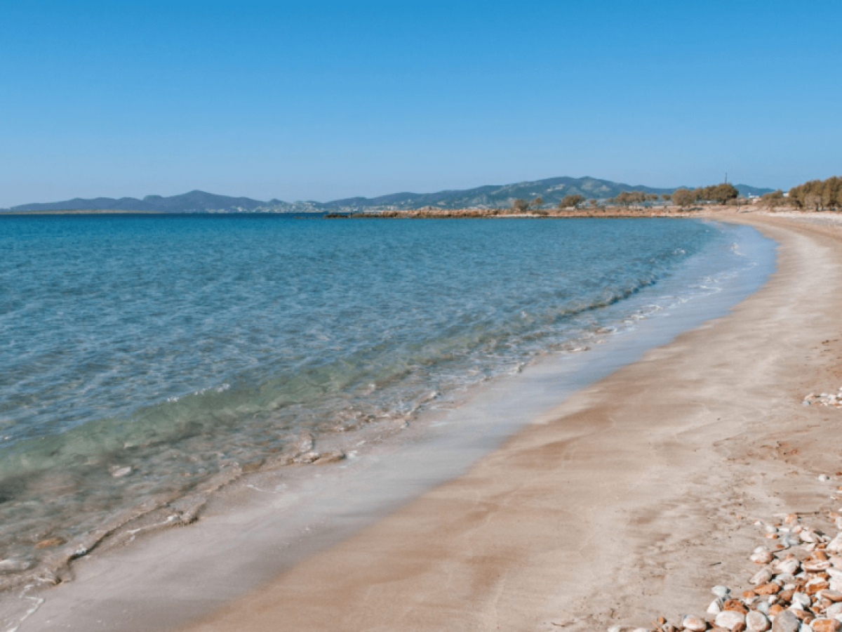 Οι 251 απάτητες παραλίες στην Ελλάδα για το 2026 – Πολλές από τις Κυκλάδες