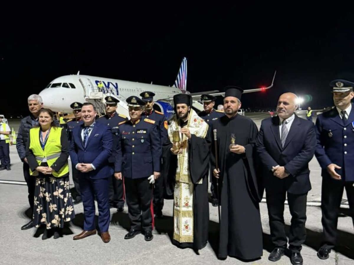 Η SKY express μετέφερε και φέτος το Άγιο Φως στη Ρόδο!