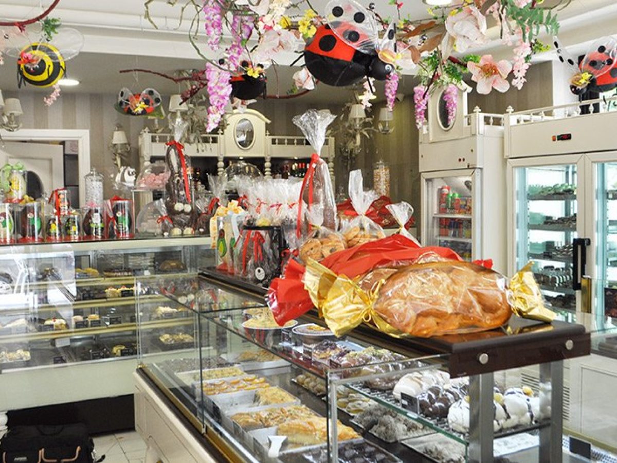 Η ακρίβεια “γονατίζει” τα νοικοκυριά και “απογειώνει” τα είδη ζαχαροπλαστικής για το Πασχαλινό τραπέζι (video)