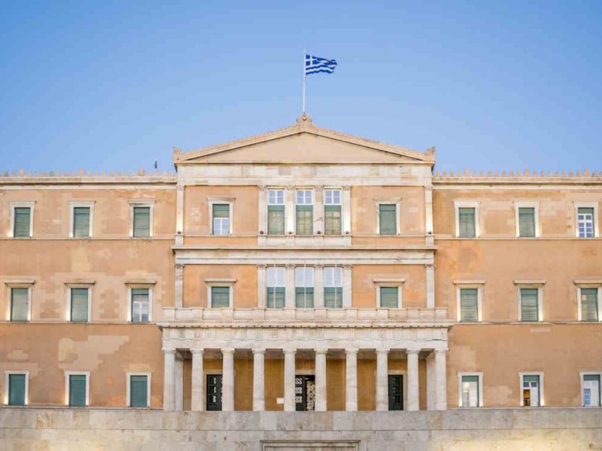 «Η δύναμη του ενός και η αδυναμία των θεσμών»