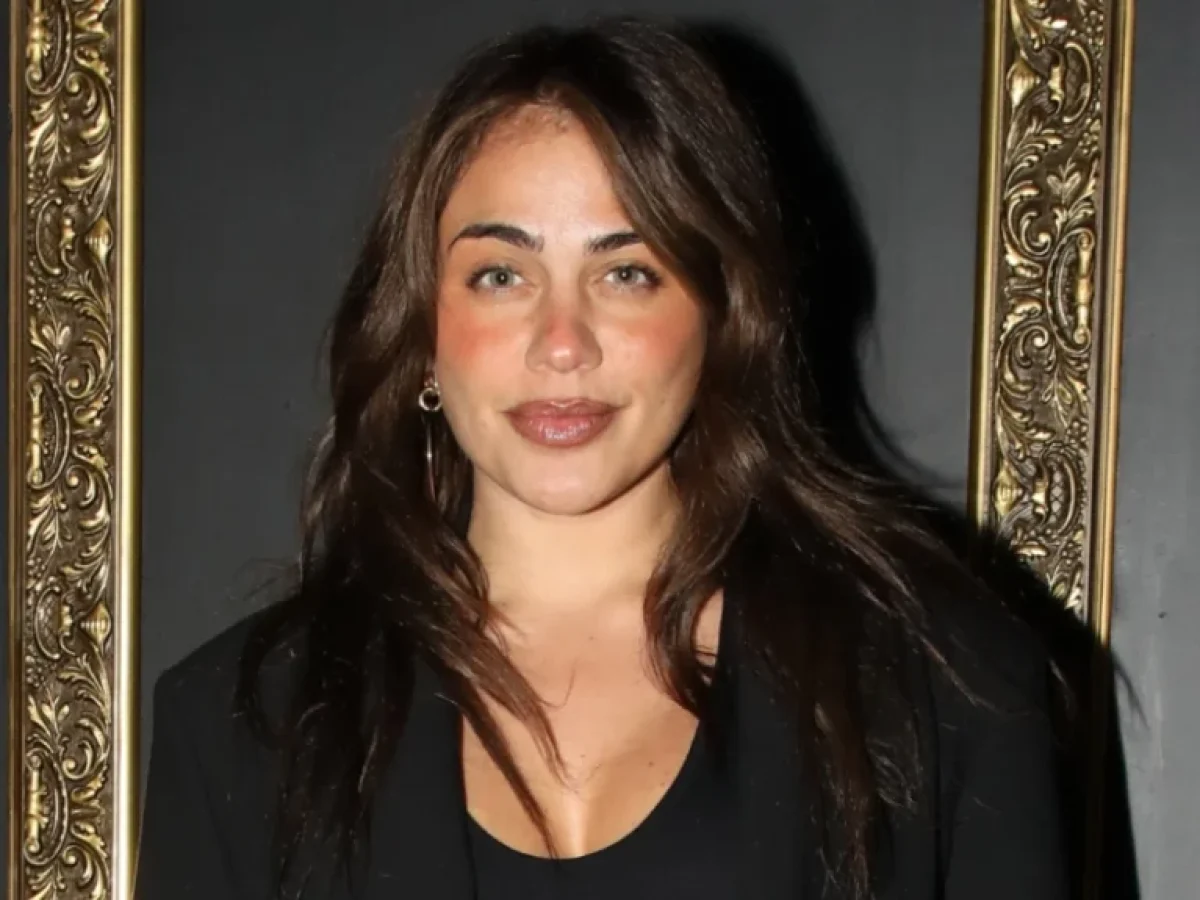 Η Κόνι Μεταξά θέλει να αλλάξει το τραγούδι γενεθλίων: Ποιος χ@στηκε να σκορπίζει της γνώσης το φως; Δεν συμφωνώ με τους στίχους