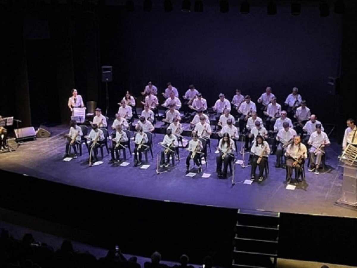 «Οι Μαθητάδες παίζ΄νε – ο Δέσκαλον τρα(γ)ωδεί»: Η 4η μαθητική ποντιακή συναυλία στην Κοζάνη συγκίνησε το κοινό