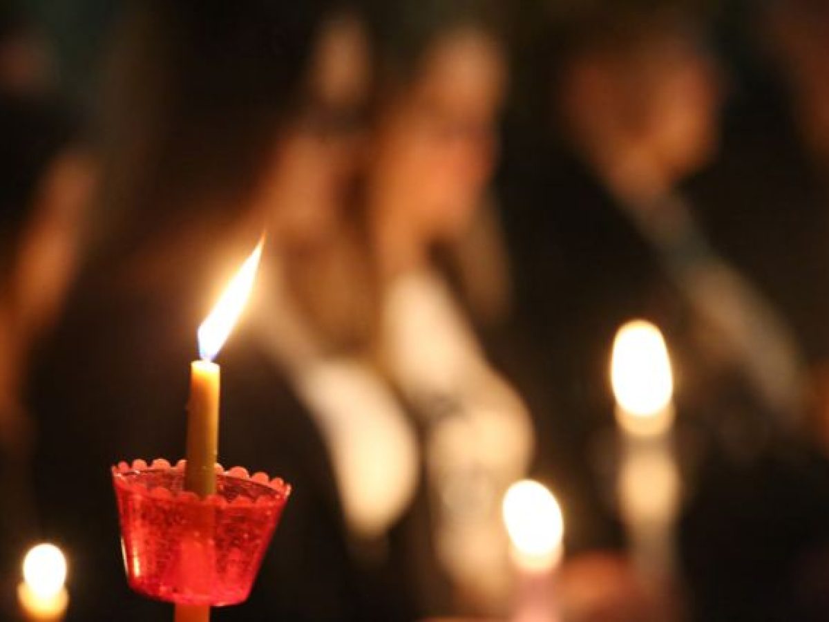 Η μεταφορά του Αγίου Φωτός στην Μητρόπολη Αιτωλίας και Ακαρνανίας