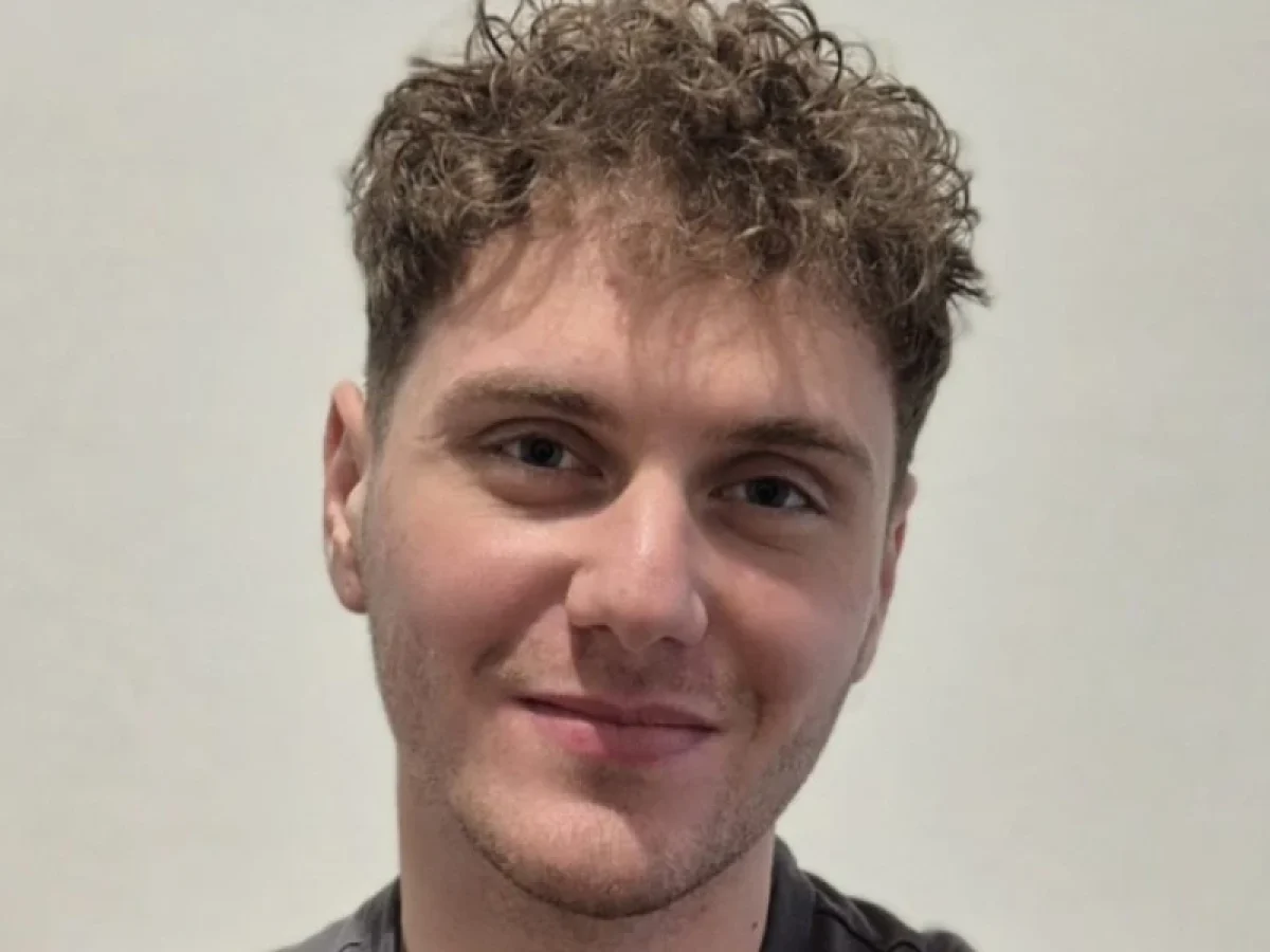 Η «Οδύσσεια» του μαθητή από τον Κάλαμο: Πήγαινε 6 χρόνια σχολείο στον Μύτικα με καΐκι και πήρε υποτροφία