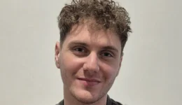 i-odissia-tou-mathiti-apo