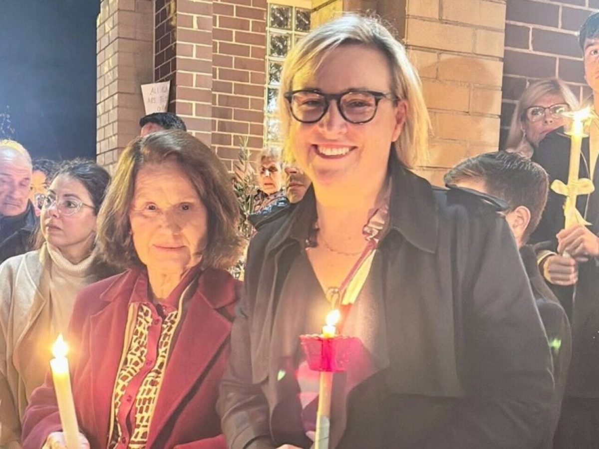 Η Ομοσπονδιακή Εργατική Βουλευτής Jo Briskey, στην Αναστάσιμη Ακολουθία  του Αγίου Δημητρίου στο Moonee Ponds