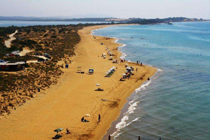 i-paralia-chalikouna-stis
