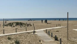 i-paralia-tis-kalogrias-gemise