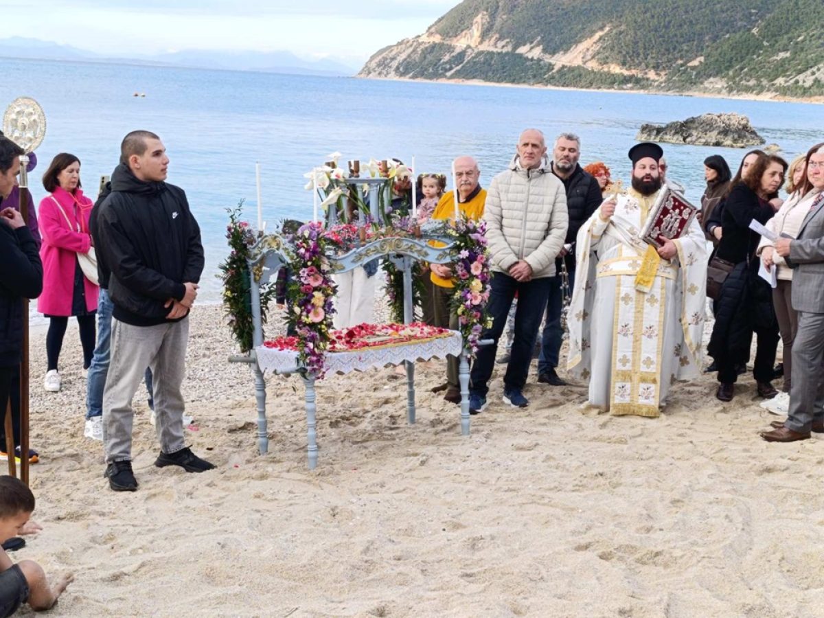 Η περιφορά του επιταφίου στον οικισμό του Αγίου Νικήτα