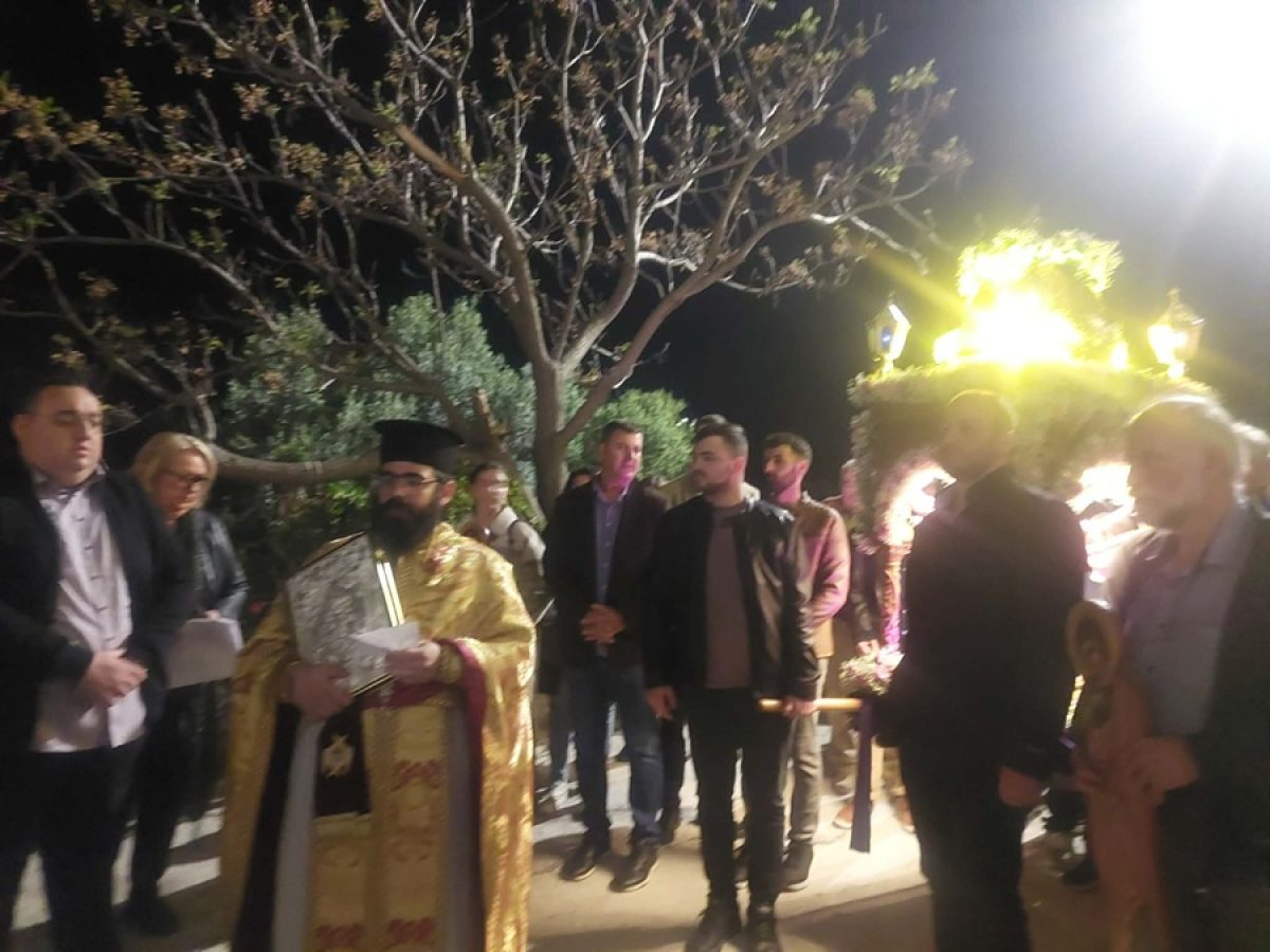 Η Περιφορά του επιταφίου στον Αδάμαντα (Photos)