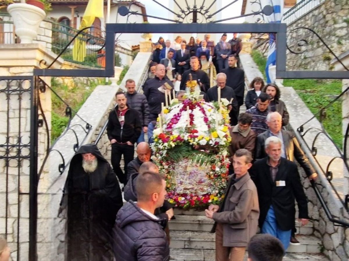 Η Περιφορά του  Επιταφίου της Ιεράς Μονής Φανερωμένης [φωτό+βίντεο]