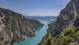 i-sigchrones-proklisis-tis-touristikis-1
