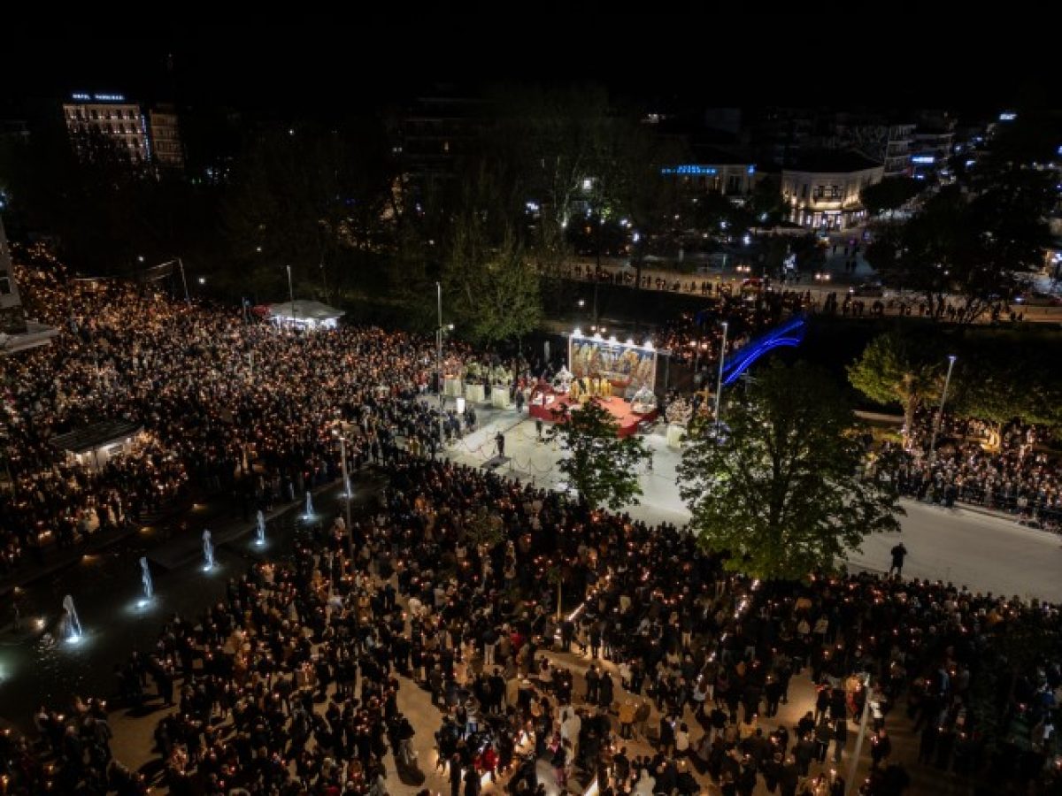 Οι συγκλονιστικές εικόνες από την συνάντηση των Επιταφίων στα Τρίκαλα (video)