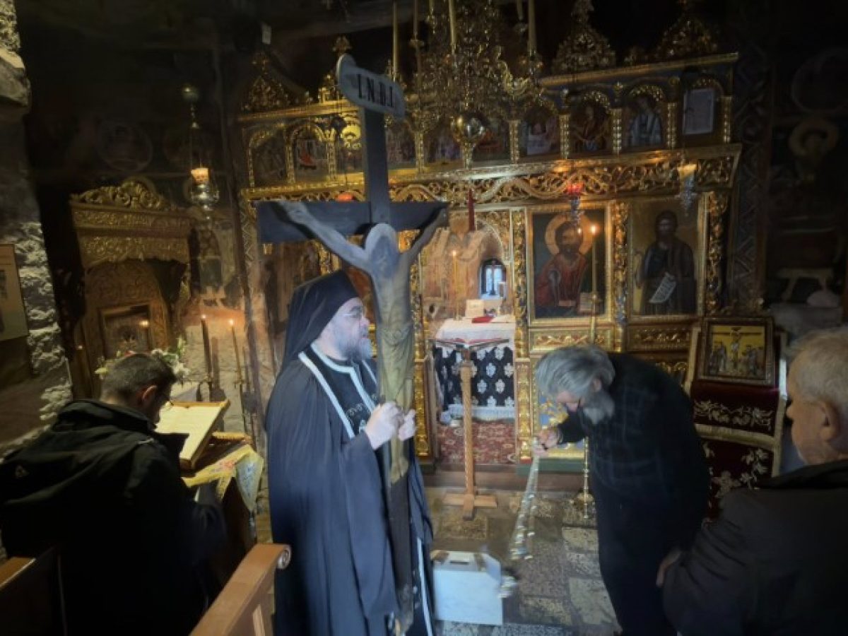 Η Σταύρωση στη Μονή Παναγίας Σπηλιάς (φώτο)