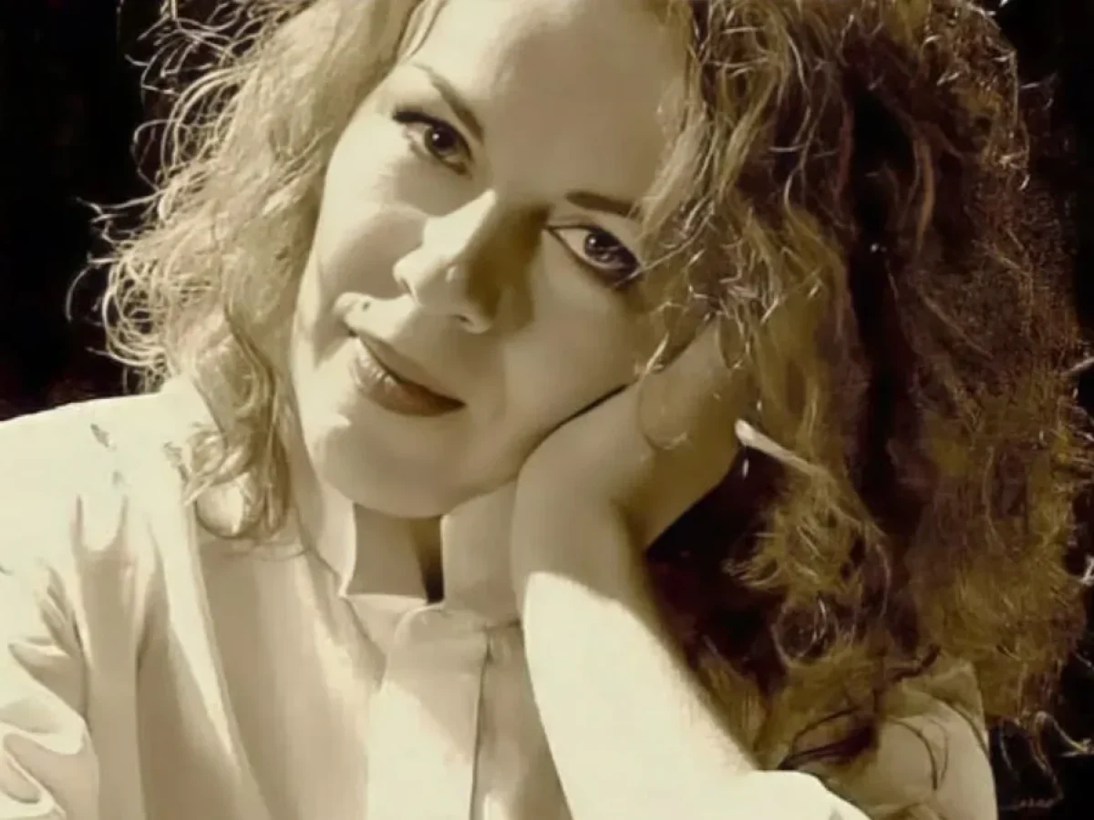 «Η τέχνη είναι μια επιστροφή στην τρυφερότητα», η εικαστικός Μαρία Παπατζέλου αποκαλύπτεται