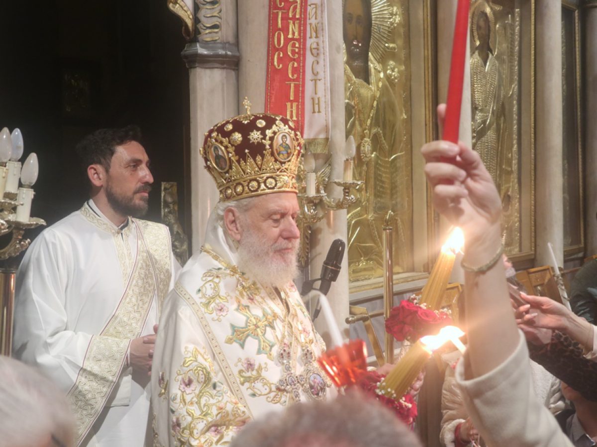 Η Τελετή της Αναστάσεως και η Αναστάσιμη Θεία Λειτουργία στον Ιερό Μητροπολιτικό Ναό της Μεταμορφώσεως του Σωτήρος στην Ερμούπολη