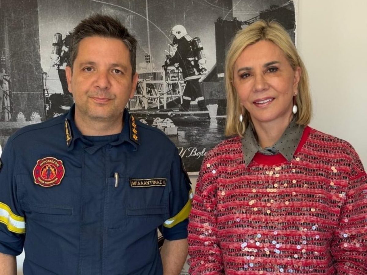 Η Ζέττα Μακρή στο Πυροσβεστικό Μέγαρο Μαγνησίας ενόψει Πάσχα