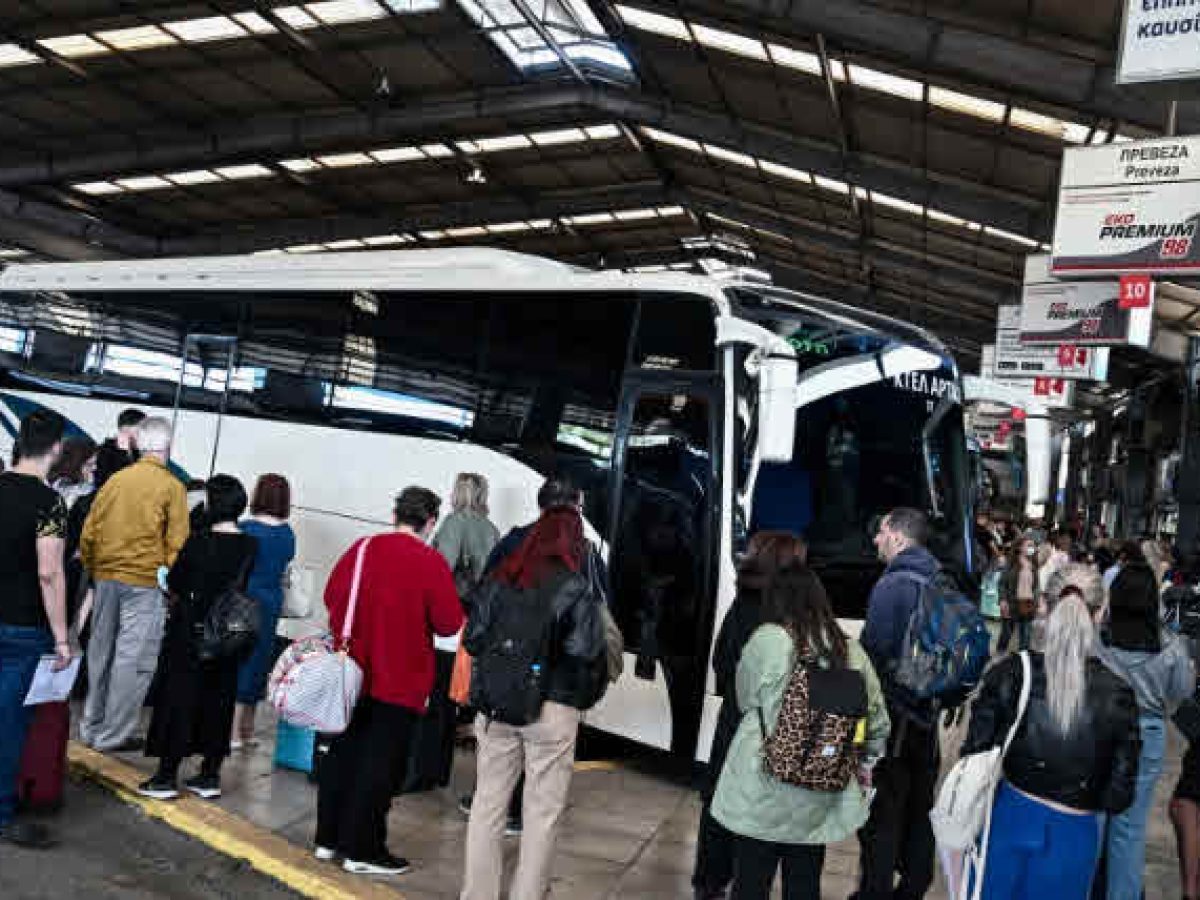 Οι Αθηναίοι στο χωριό: Μια ψυχανάλυση της φυγής που υποκρίνεται  την παρουσία