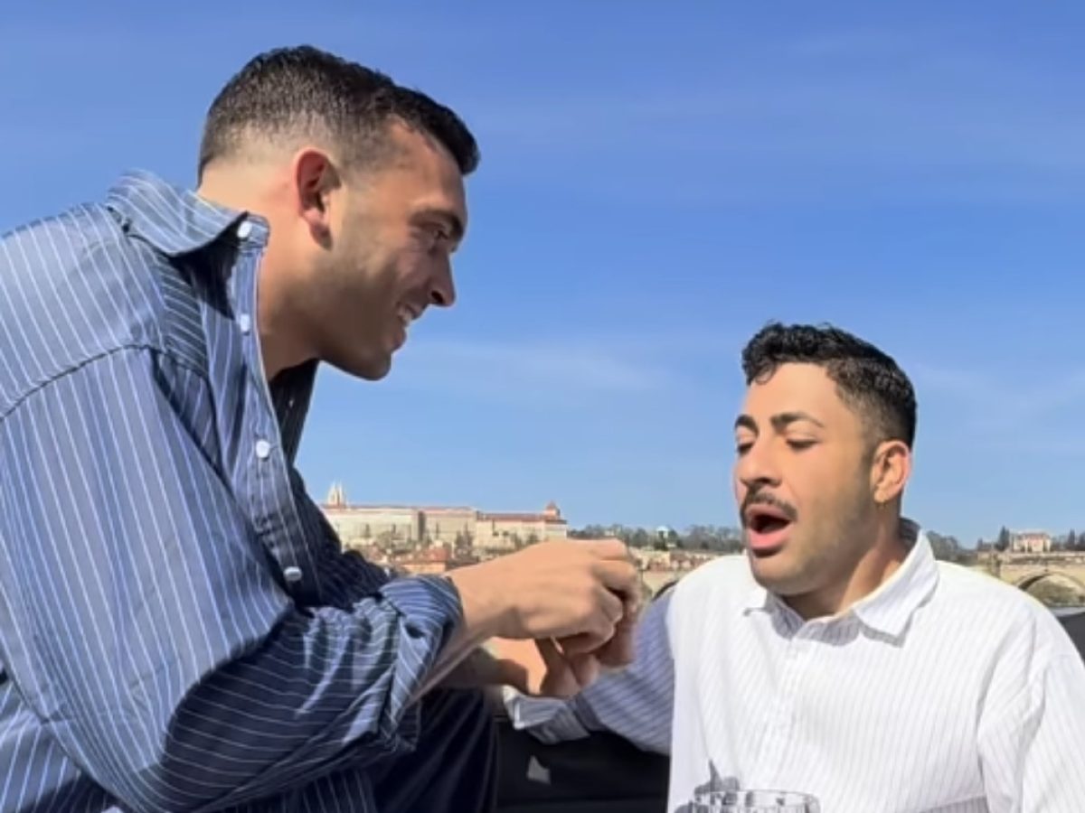 Ιάσονας Μανδηλάς: Η εν πλω πρόταση γάμου στον σύντροφό του στην Πράγα