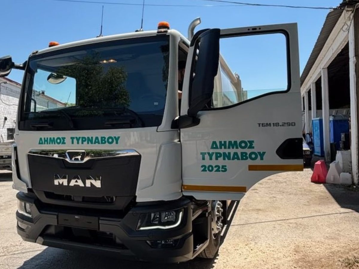 ΙΧ συγκρούστηκε με απορριμματοφόρο στον Αμπελώνα – Ελαφρά τραυματίστηκε εργαζόμενη