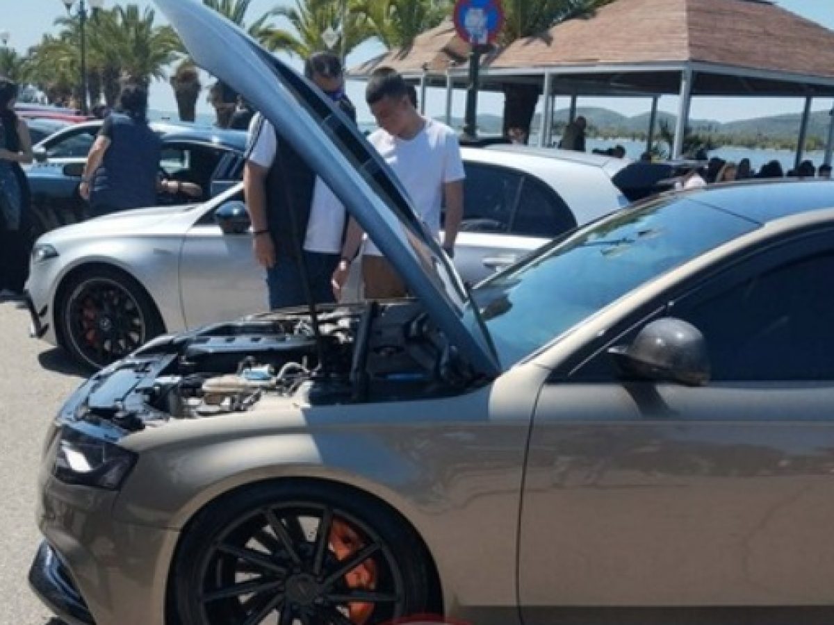 Ιδιαίτερα και σπάνια αυτοκίνητα κατέκλυσαν το Αιτωλικό