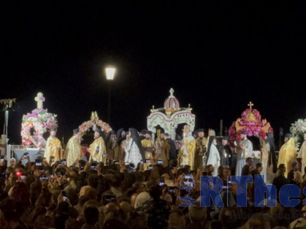 Ιερή σύναξη πέντε Επιταφίων στην Πλατεία Αριστοτέλους Θεσσαλονίκης (PHOTO-VIDEO)