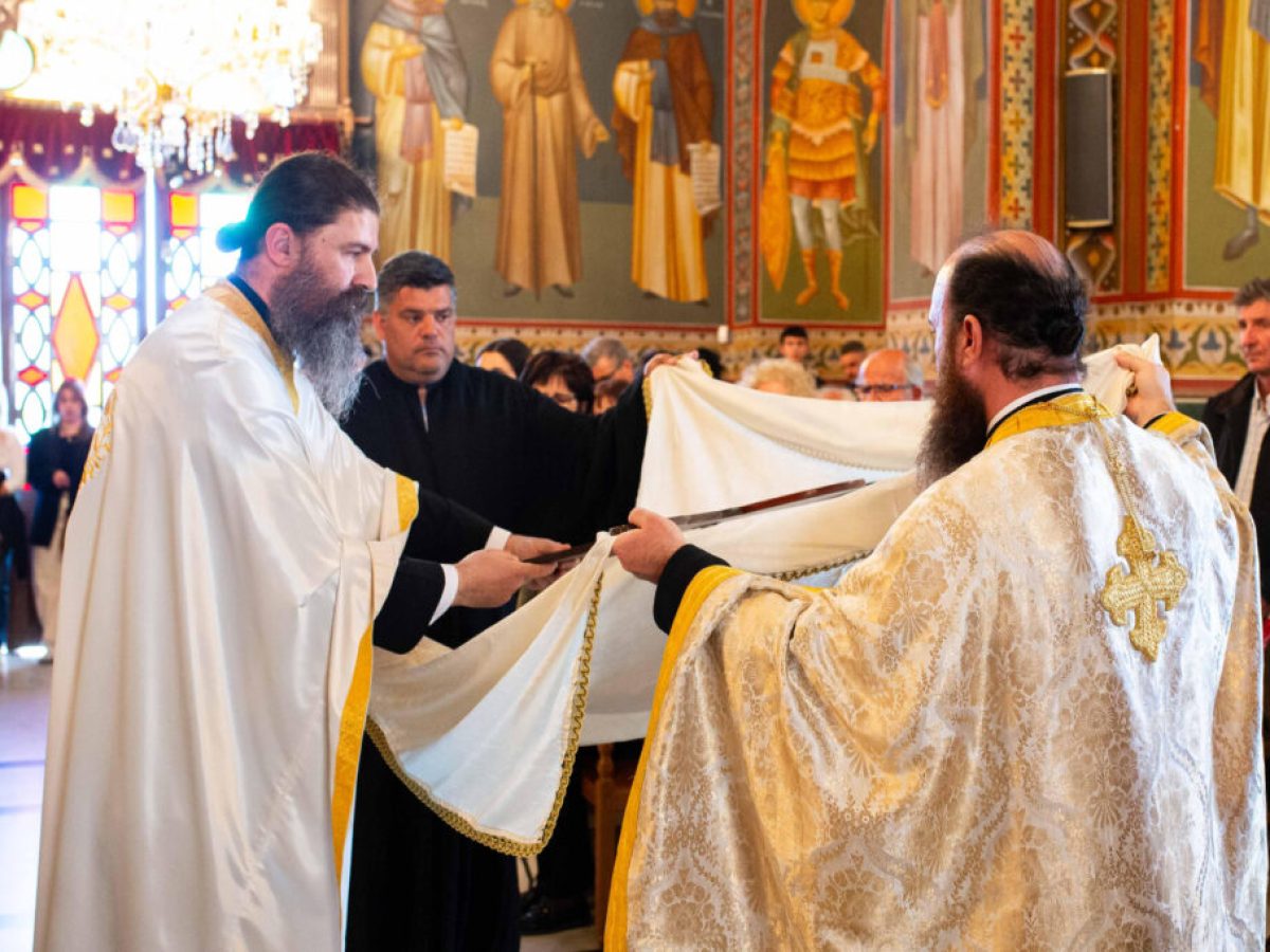 Υπαπαντή: Με κατάνυξη ο Εσπερινός της Αποκαθήλωσης